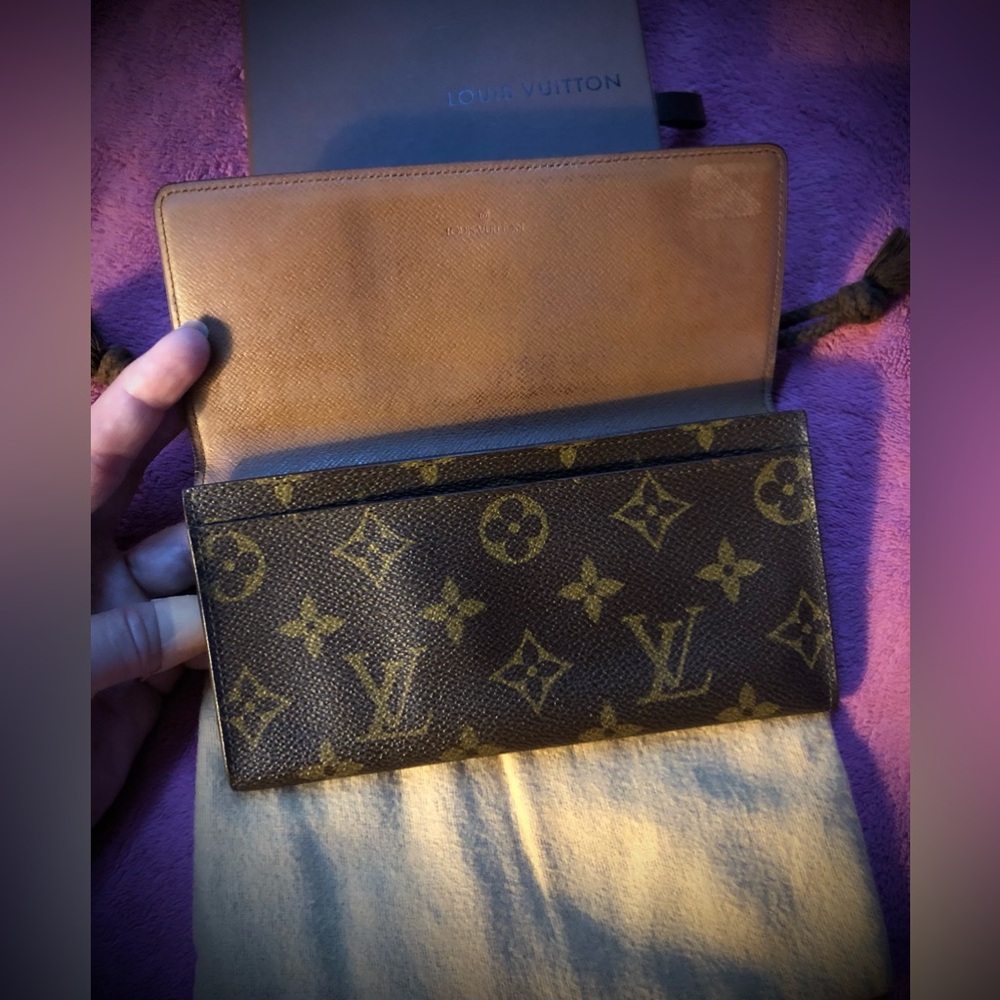 Louis Vuitton Long Bi-Fold Wallet - Picture 3 of 9